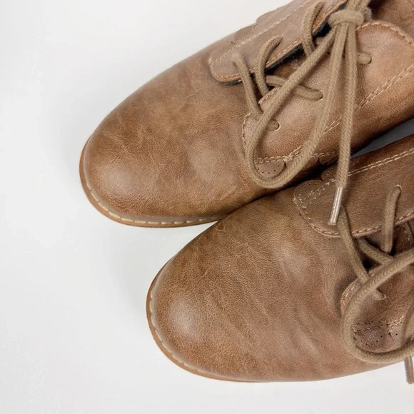 Maurices Scalloped Loafers Laced Brown - Picture 2 of 9